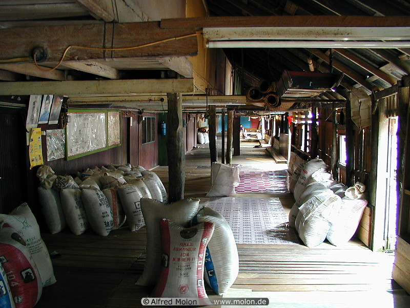 04 Iban longhouse interior