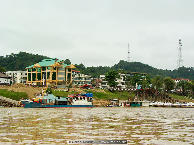 03 Kapit town and harbour