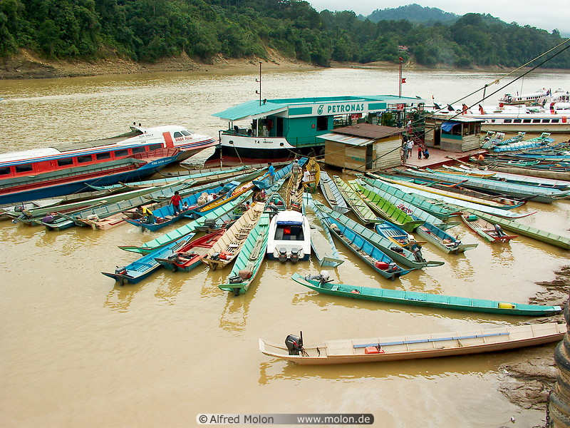 08 Boats on the Rejang river