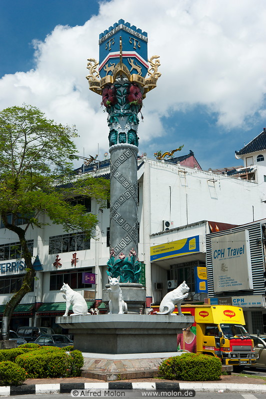 12 Bandaraya column monument