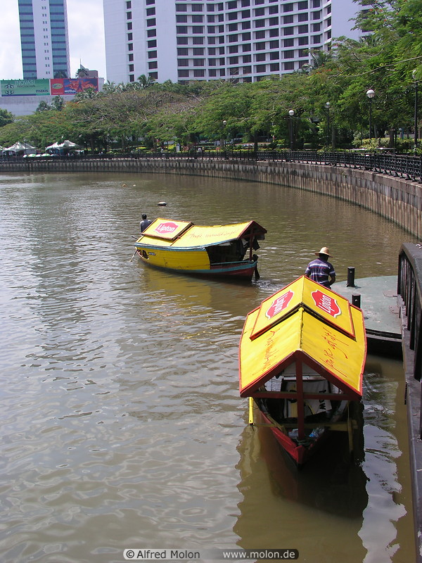 18 River taxis