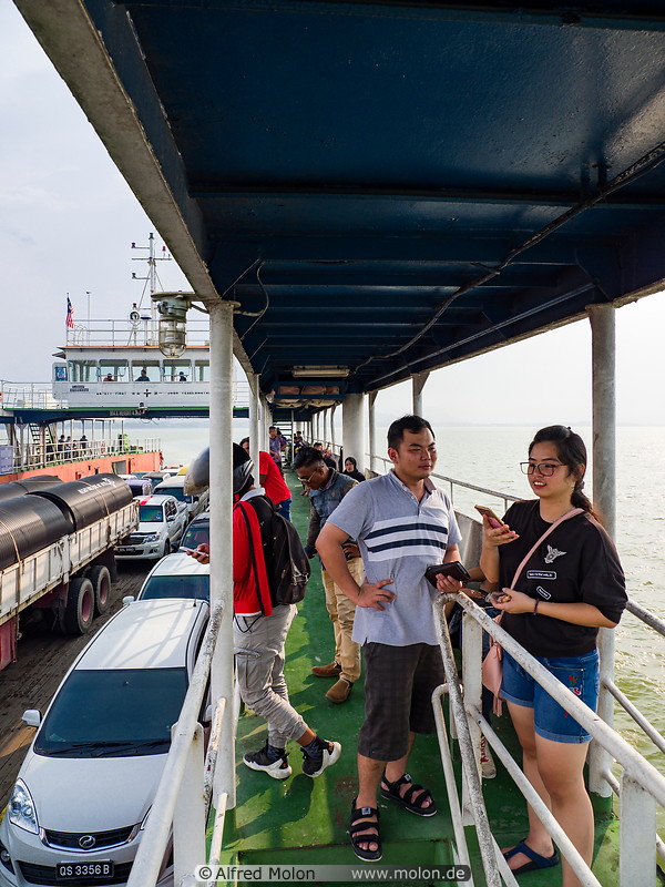 14 People on Batang Lupar ferry