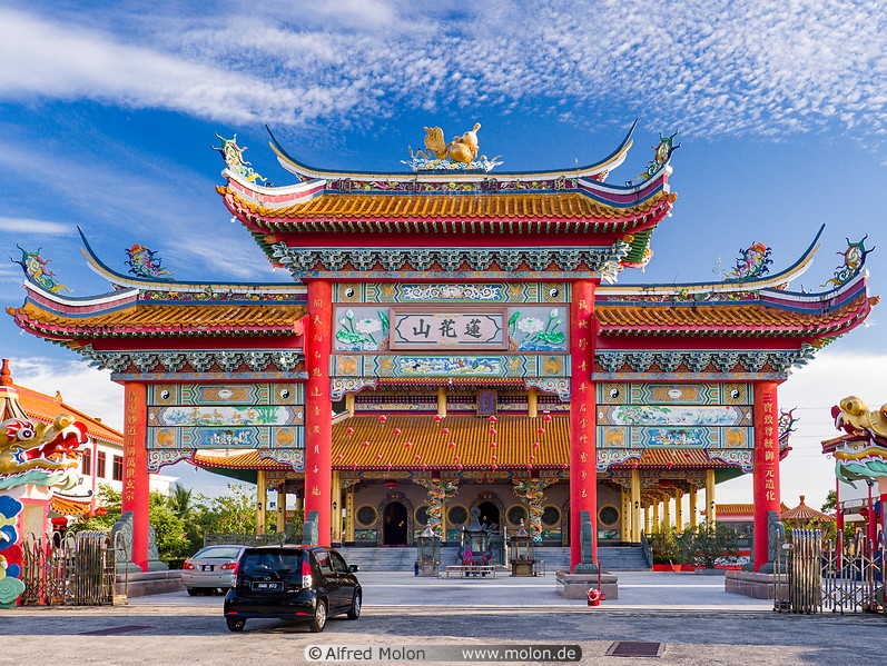 10 San Ching Tian chinese temple