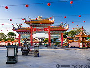 19 Lian Hua San Ching Tien temple