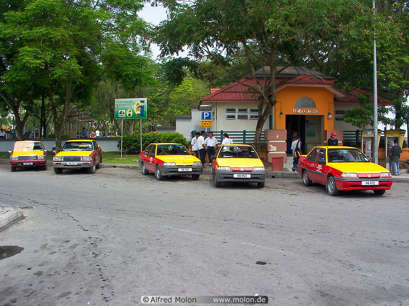 03 Taxis and public toilet