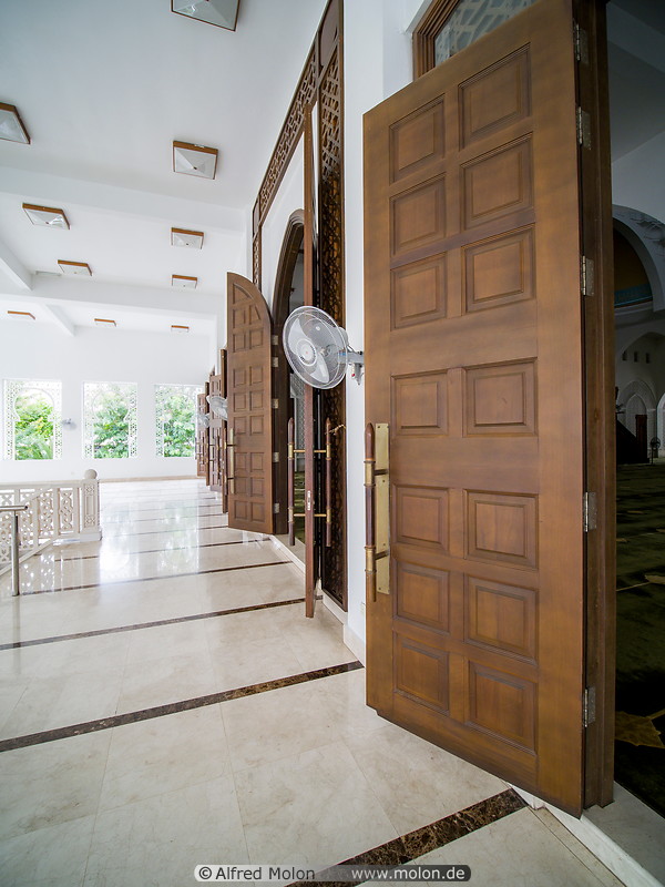 41 Al-Bukhary mosque doors