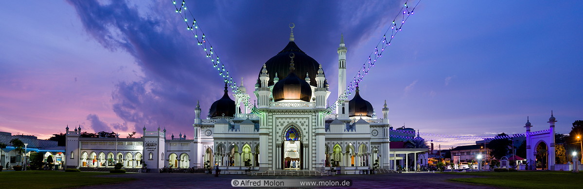53 Zahir state mosque