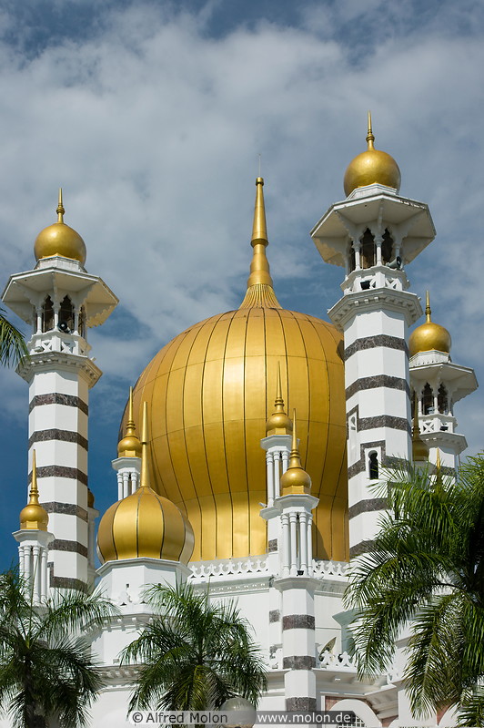 04 Ubudiah mosque - golden dome and minarets
