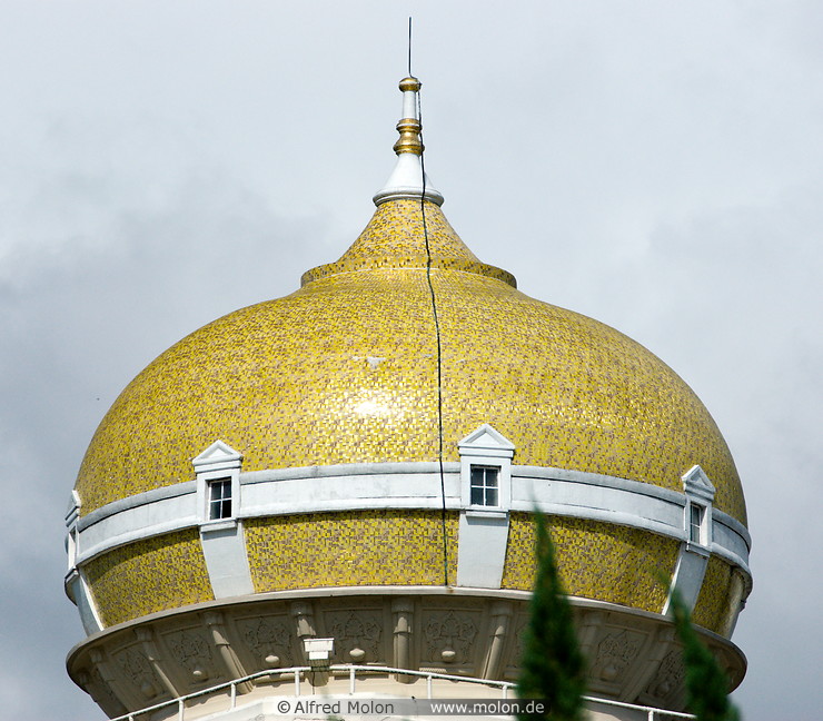 15 Istana Iskandariah golden dome