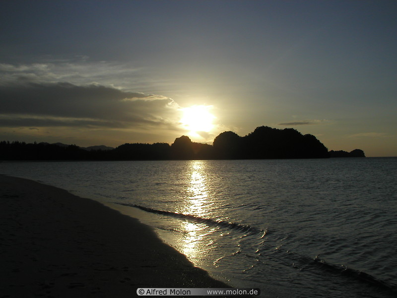 18 Sunset in Tanjung Rhu beach