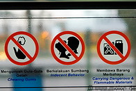 07 Kissing forbidden sign