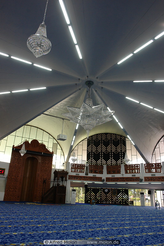 25 State mosque interior