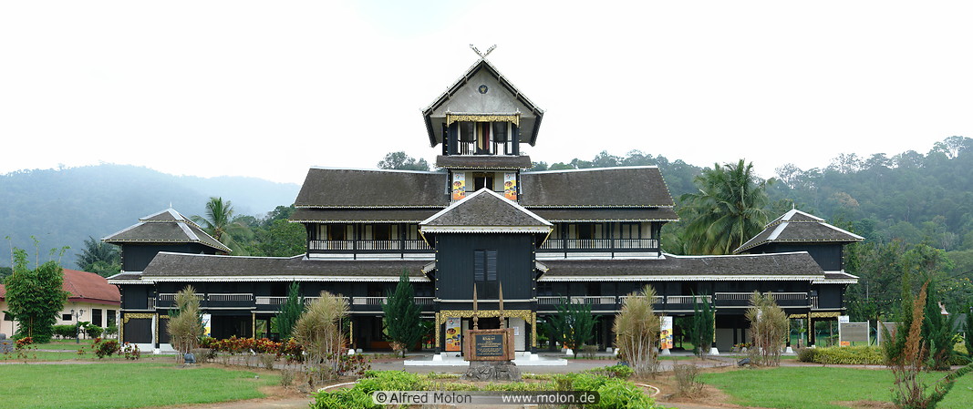 04 Sri Menanti palace