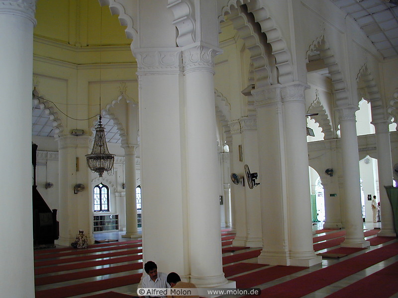 13 Mosque interior