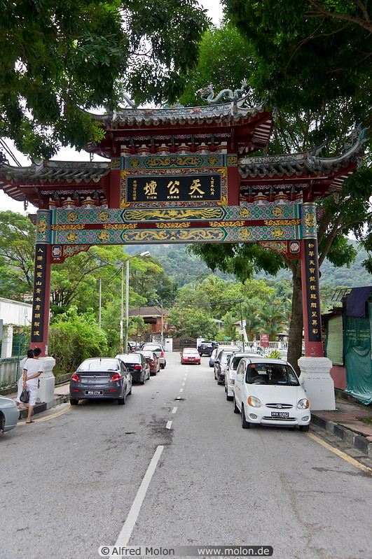 04 Gate to Tien Kong Than temple