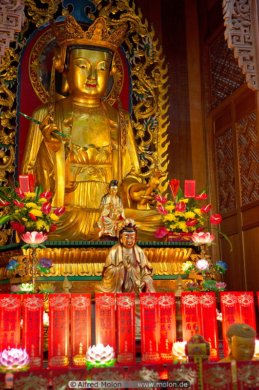 24 Golden Buddha statue
