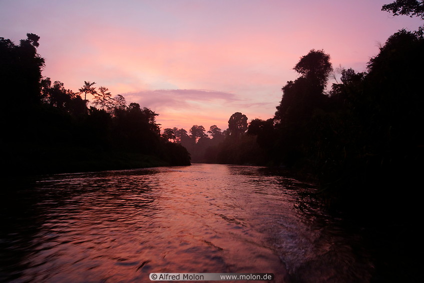 17 Muda river at dusk