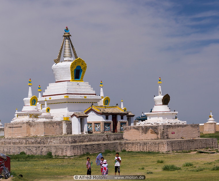 12 Stupa
