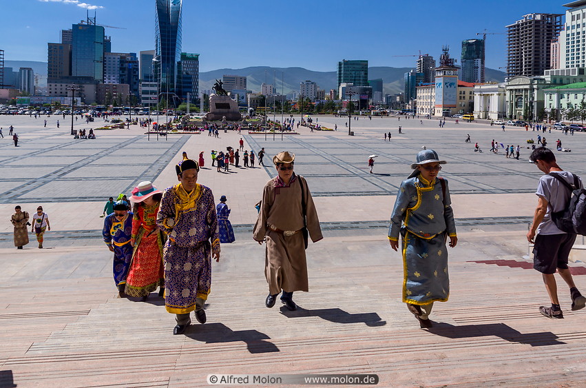 20 People in traditional Mongolian dress