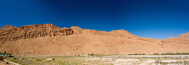 07 Desert scenery with red cliffs