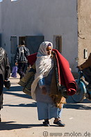 11 Woman carrying carpets in Midelt