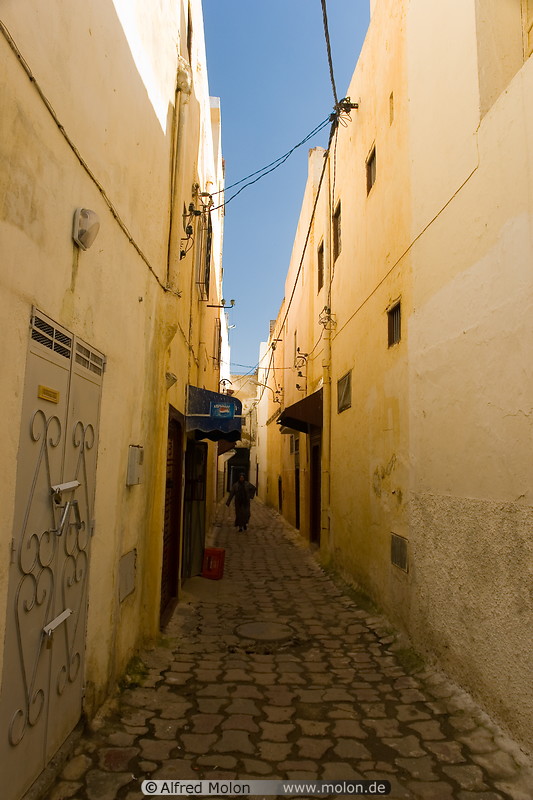 01 Narrow alley