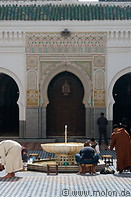 05 Mosque inner court with worshippers and fountain