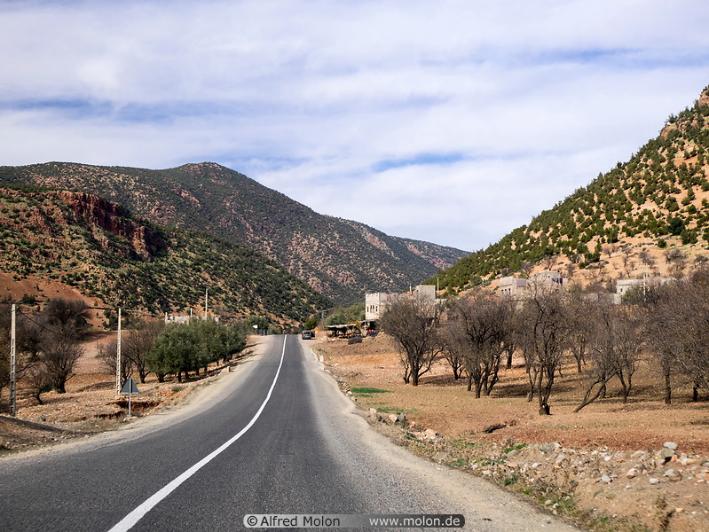 01 Road to Ouzoud