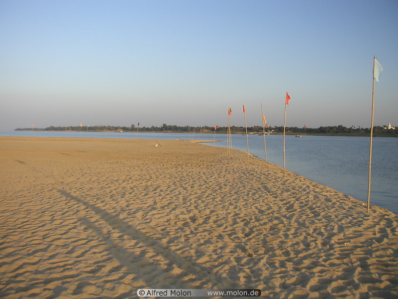 24 Ayeyarwady beach 
