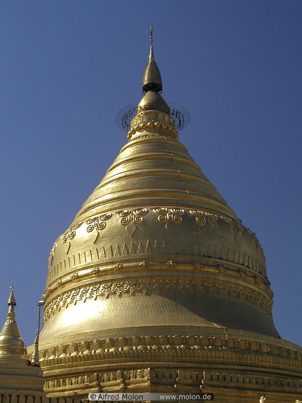 19 Shwezigon pagoda
