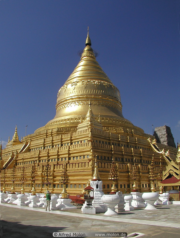 22 Shwezigon pagoda