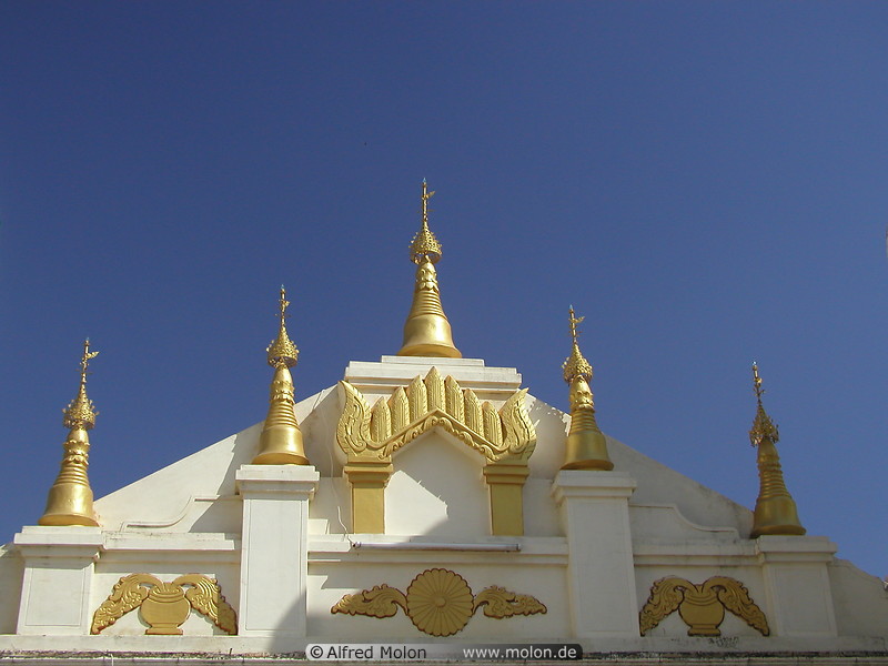 28 Shwezigon pagoda