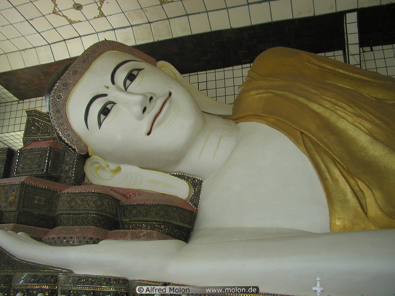 10 Shwethalyuang reclining Buddha statue