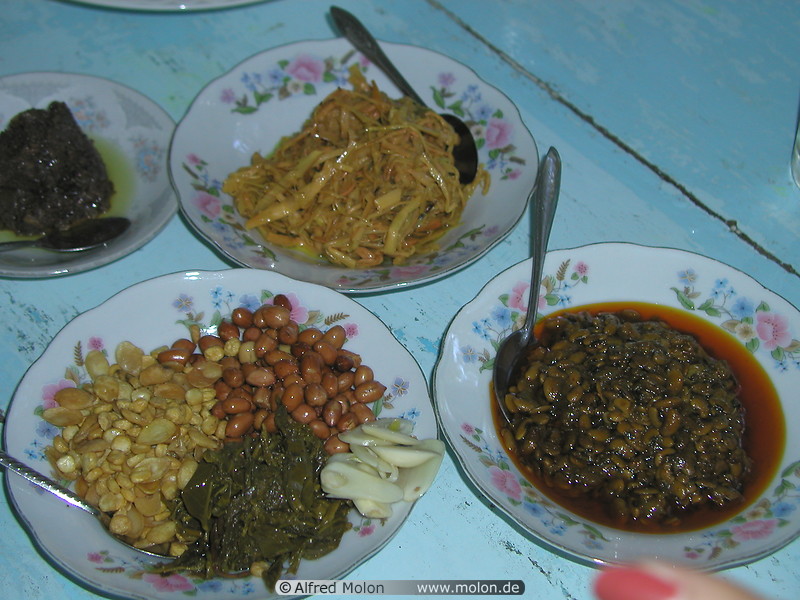 05 Burmese dishes