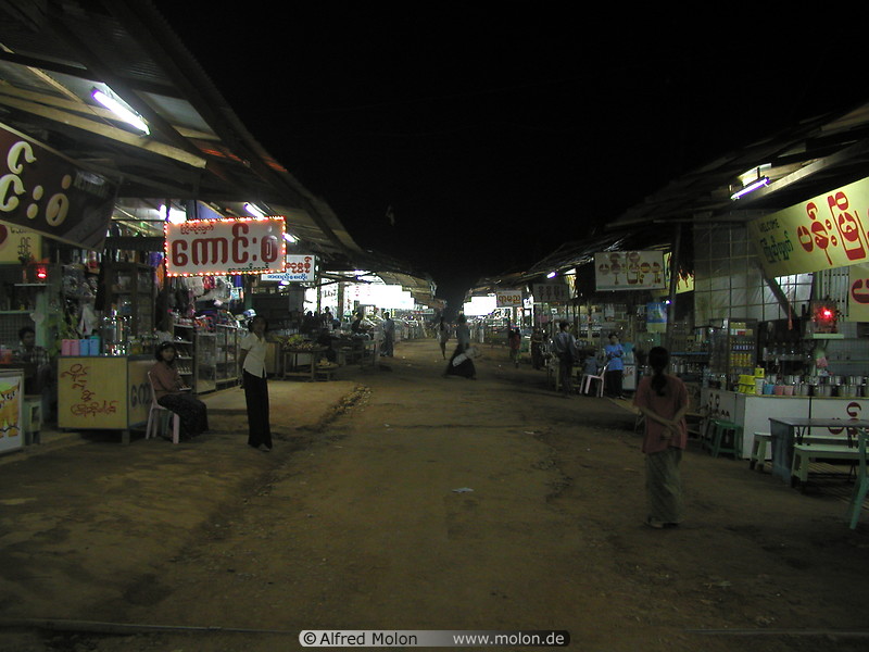 01 Kin Pun Camp market