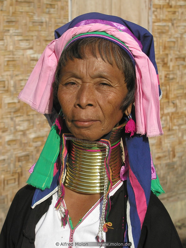 18 Long neck Padaung woman