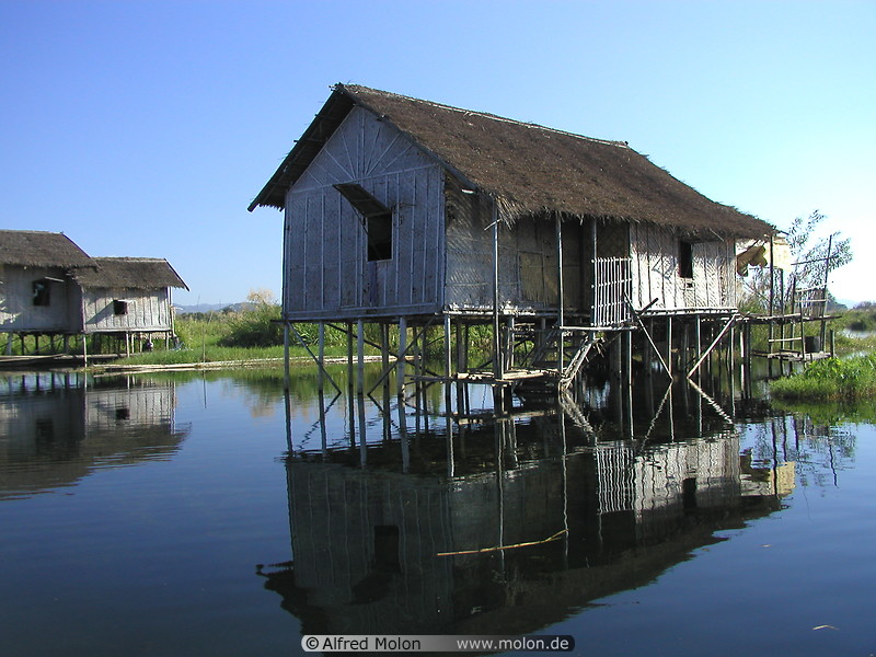 19 Inle lake houses