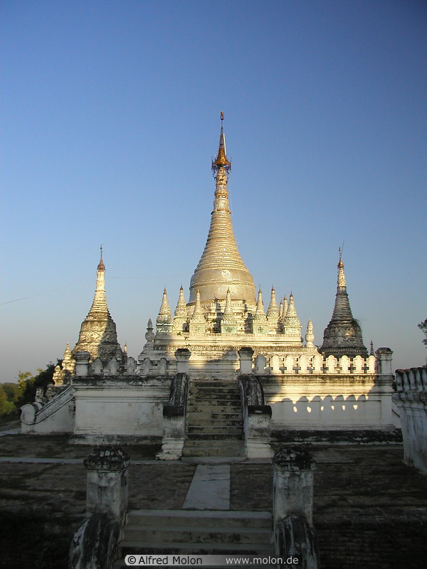 09 Htilaingshin pagoda
