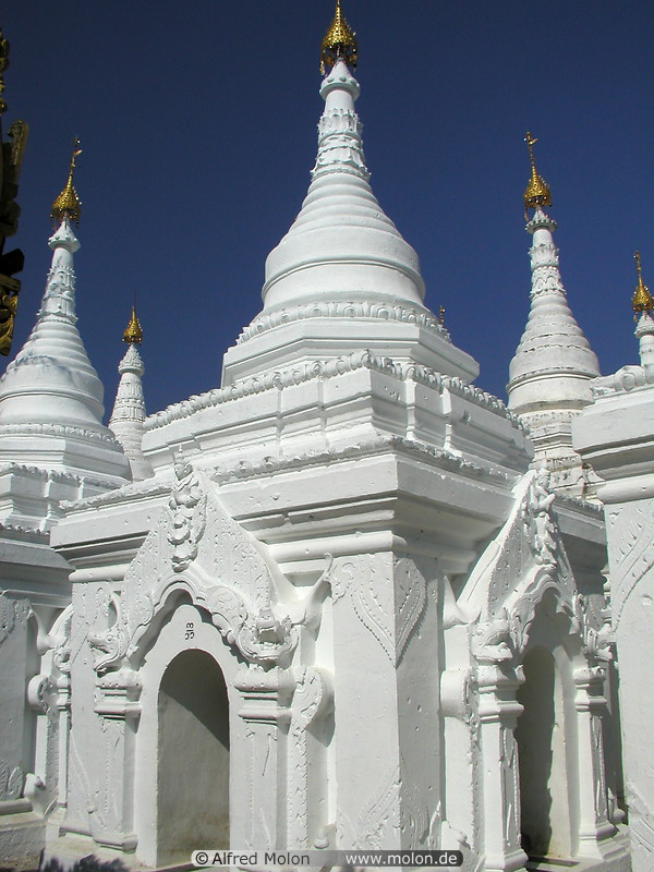 33 Sandamuni pagoda