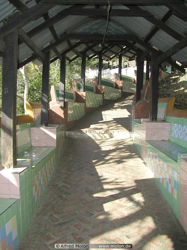09 Path to U Min Thone Sae pagoda