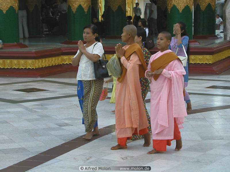 03 Buddhist nuns