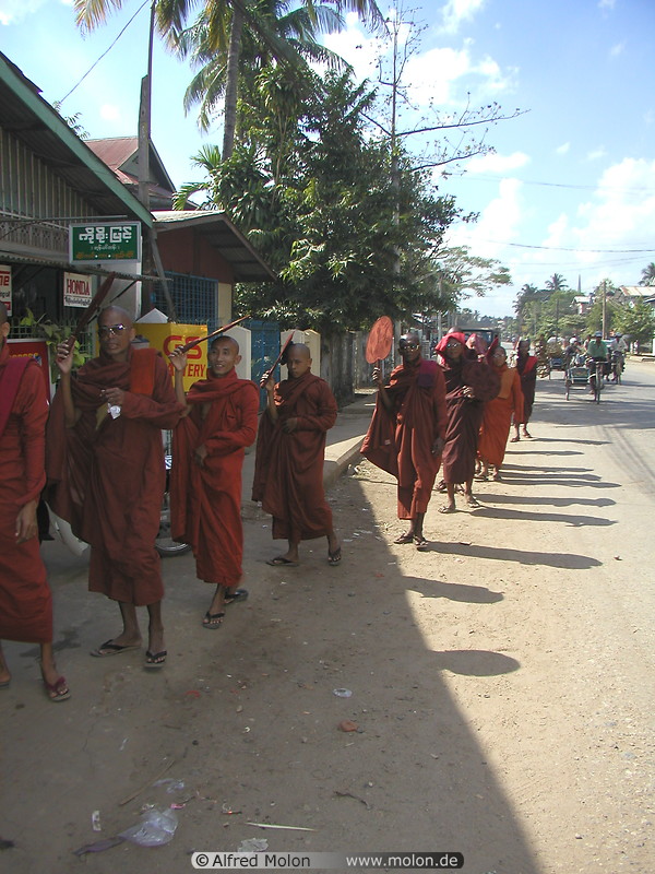 13 Monks in Bago