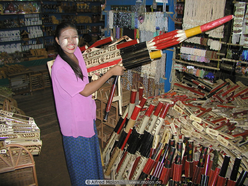 17 Weapon toys seller