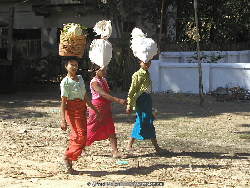 18 Burmese ladies