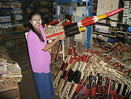 17 Weapon toys seller