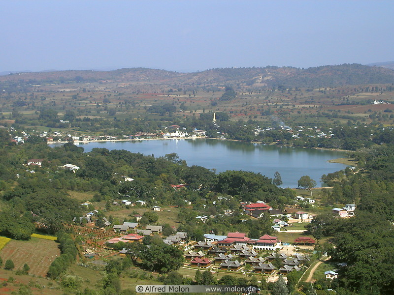 01 Pindaya lake