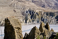 32 Sandy cliffs along the Marsyandi river