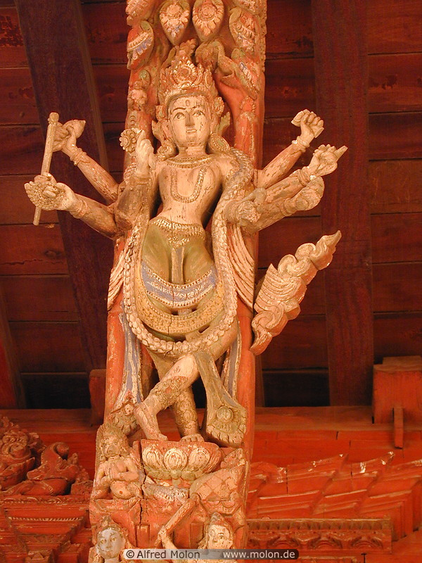 13 Wood statue in Rato Machendranath temple