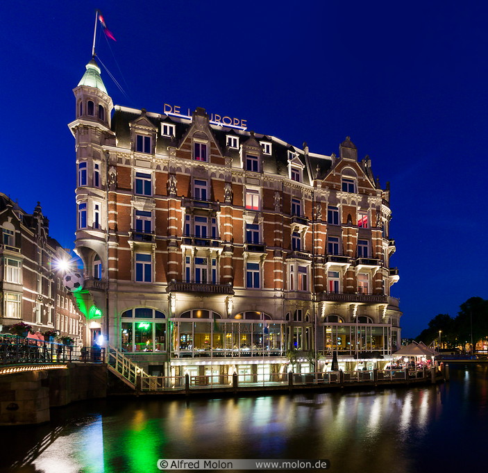 18 Hotel de l'Europe at night