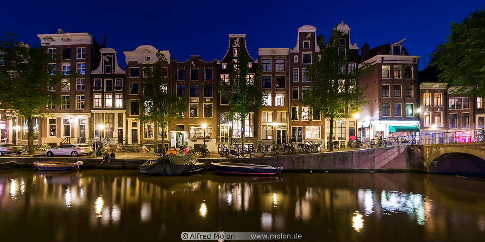 21 Oudezijds Voorburgwal canal at night